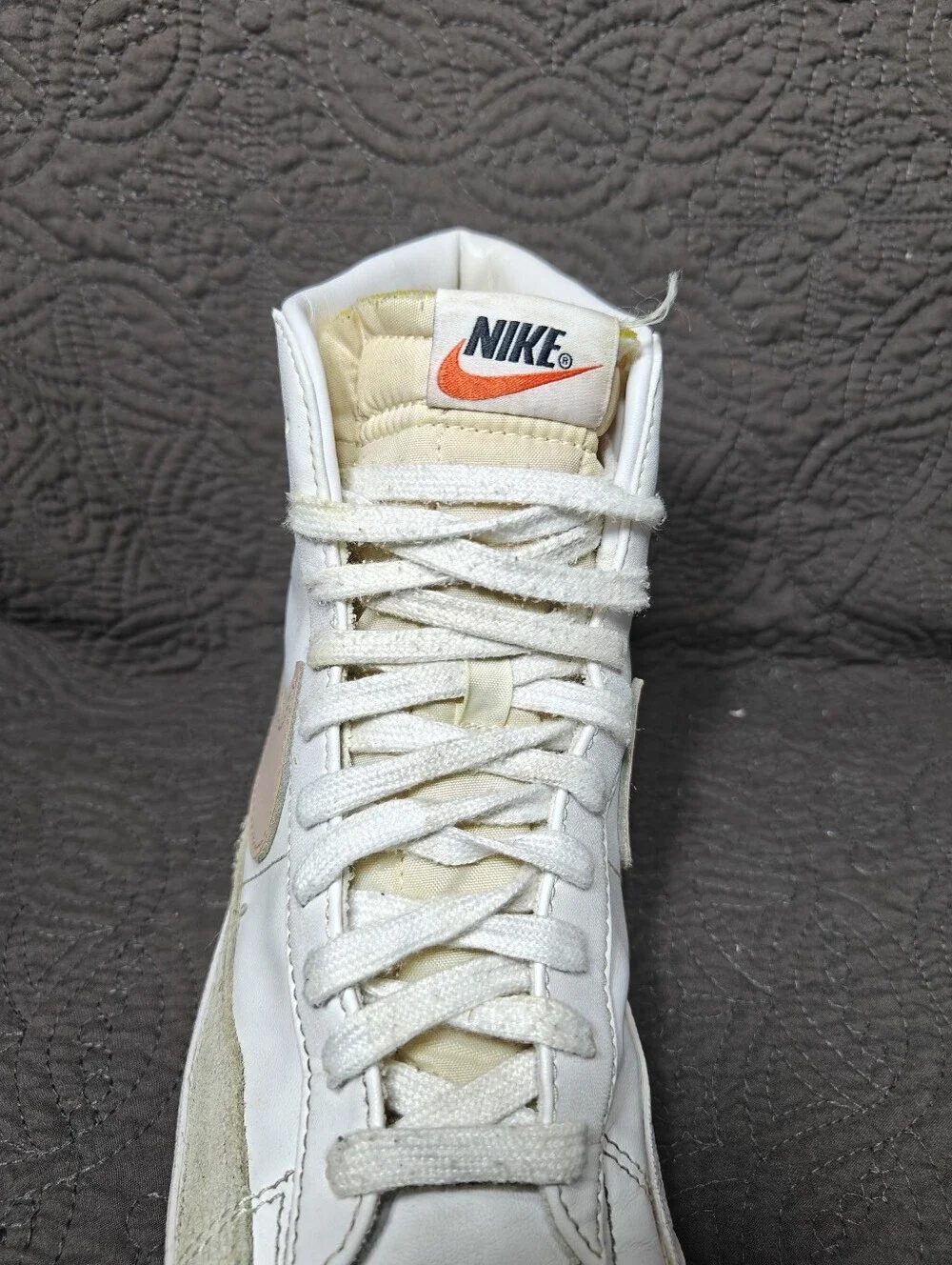 Nike Women's Blazer Mid '77 Vintage White Pink Oxford Swoosh Sneakers Size 9.5
